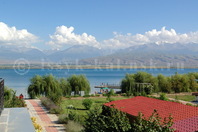 Пансионат "Natali Resort": пляж, пирс, озеро Иссык-Куль, вид на горы