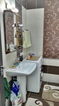 ЦО "Карвен 4 сезона", частные апартаменты: Совзмещенный санузел: раковина, зеркало, стиральная машина