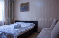 Гостевой дом "Барсбек": Двухкомнатный номер, кровать, диван