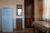 Мини-пансионат "Калинка": Четырехместный семейный номер, гостиная, холодильник, стол, зеркало, тумба