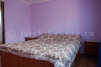 Гостевой дом "Кипарис": Двуспальная кровать в двухкомнатном номере