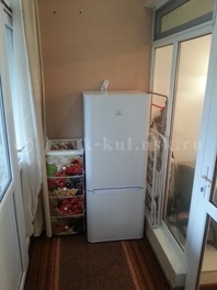 Санаторий "Кыргызское Взморье", частная квартира: Балкон, холодильник, раскладушка, камод для белья
