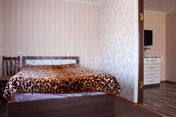 Гостевой дом "Лабиринт": Двухкомнатный номер, спальная комната, двуспальная кровать