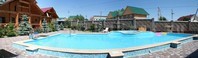 Гостиница "Weekend" ("Уикенд"): Панорамный снимок бассейна
